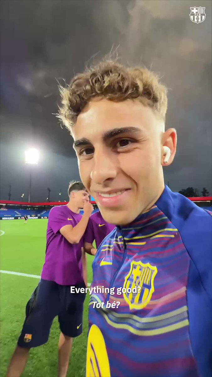 Cat deseando suerte a los nuestros antes del partido 😻