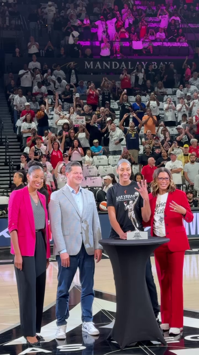 The moment A'ja Wilson raised her FOURTH MVP trophy for the Las Vegas fans ๐ซถ ๐คฉ