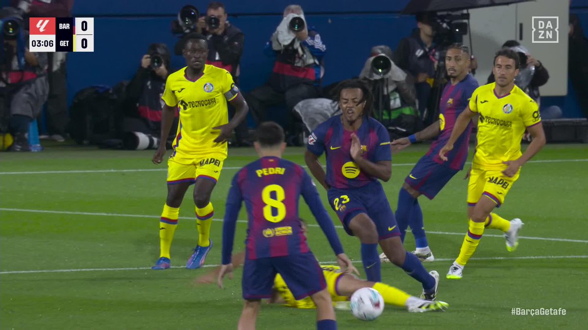 Minuto tres de partido, ve la primera amarilla Mario Martín 🟨 Disfruta del Barça - Getafe y las mejores ligas europeas desde 14,99€ al mes 🔗