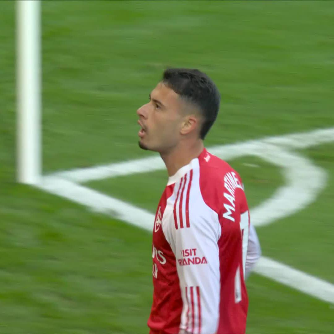 What Martinelli did with the ball here, only an experienced striker would think of doing that. He is not a winger 😭