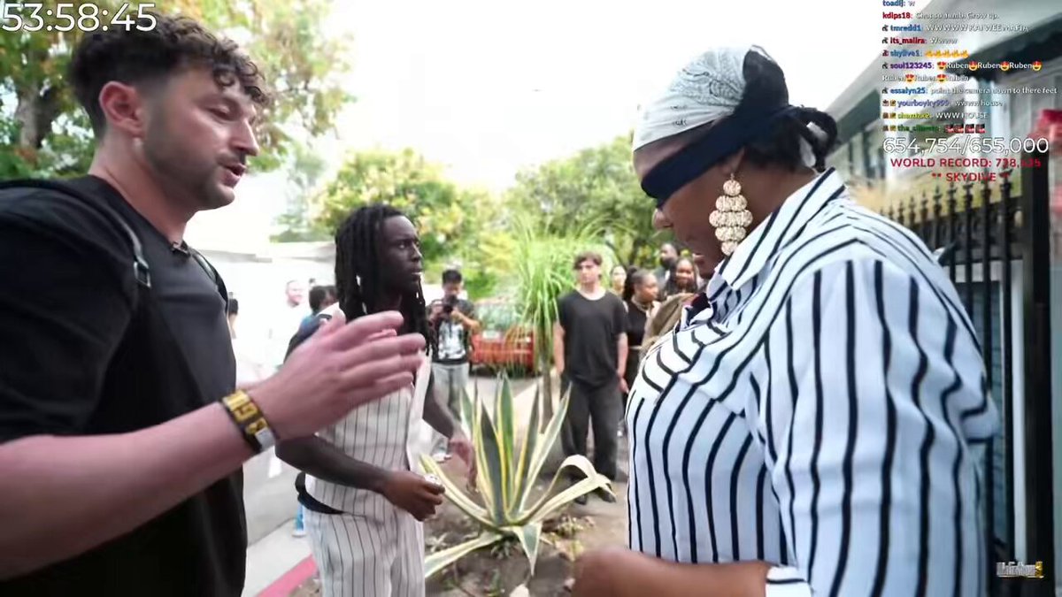 MDMotivator &amp; Kai Cenat surprised a single mother &amp; her son with a brand new paid-off home since they were going to be evicted from their previous one ❤️🙏