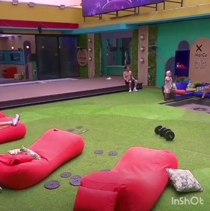 El Abelito no haya la manera para decirle cochinadas y manosear a Aaron cada vez que puede JAJAJAJ 😭 #LCDLFMX3 #LaCasaDeLosFamososMx