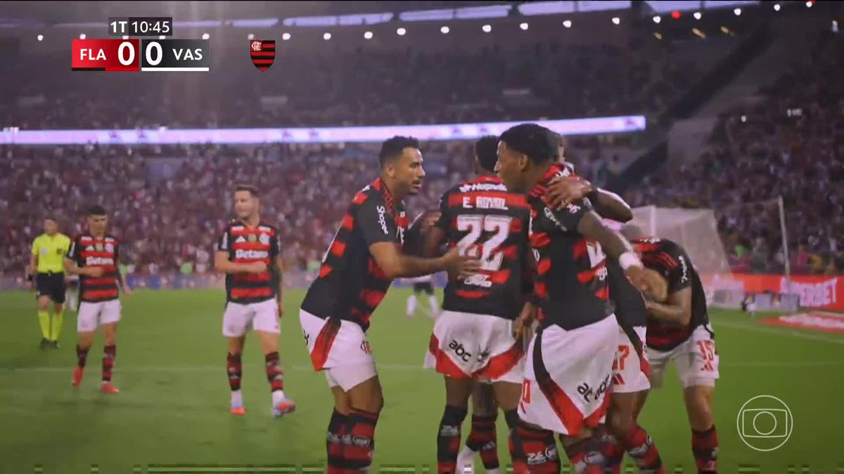 O gol de Carrascal. Flamengo 1x0 Vasco no Maracanã. 🎥 TV Globo 📺 | ge