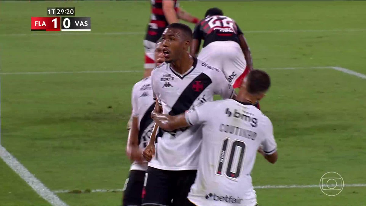 O gol de empate de Rayan. Flamengo 1x1 Vasco no Maracanã. 🎥 TV Globo 📺 | ge