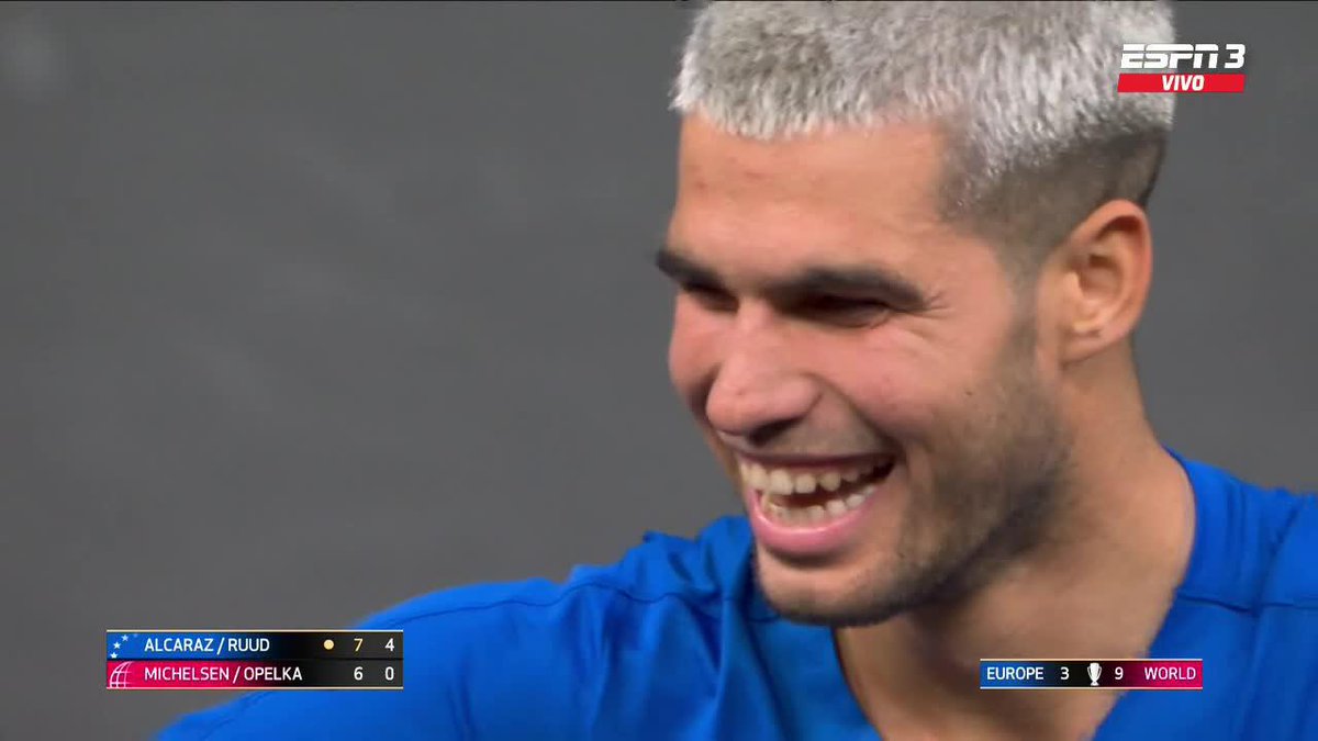 Solo hay que ver las reacciones de los compañeros de Carlos Alcaraz 🇪🇸 para darse cuenta del punto que fabricó.