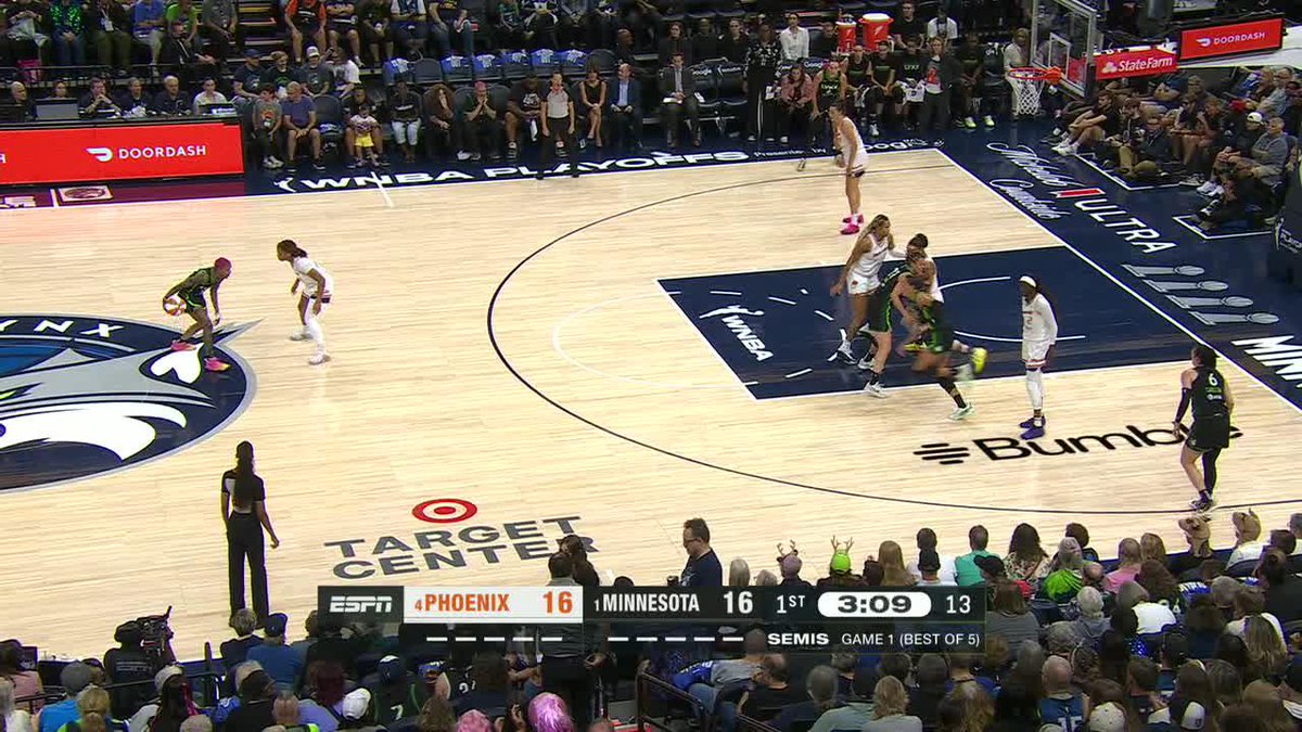 Courtney Williams wizardry ✨ Watch Mercury-Lynx Game 1 on ESPN and the ESPN App ➡️