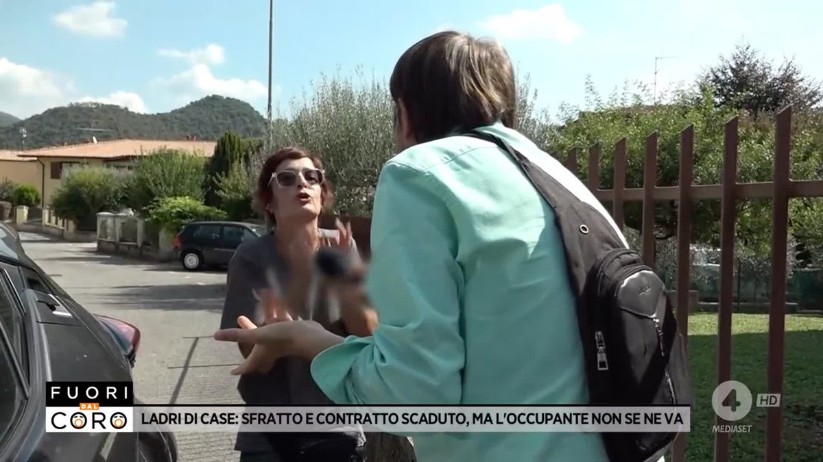 Da circa 1 anno occupa la casa di Mariella a #Brescia, nonostante un contratto scaduto a maggio 2024 e una convalida di sfratto emessa ad aprile 2025! Il servizio completo di Francesco De Luca a #Fuoridalcoro è su Mediaset Infinity