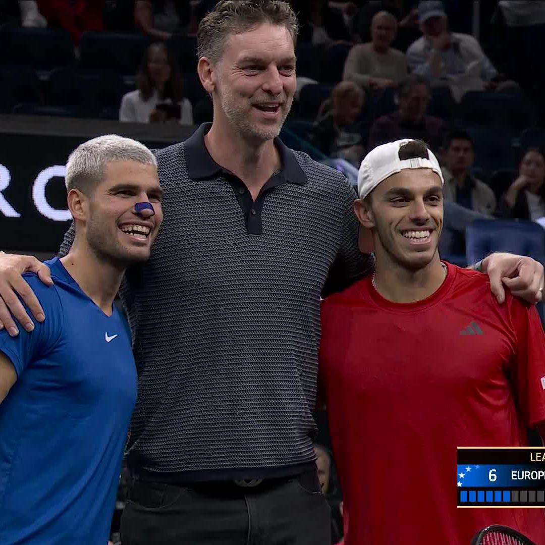 Pau Gasol poses for a photo with Carlos Alcaraz and Francisco Cerundolo ahead of their match at Laver Cup. Spanish legend. 🇪🇸