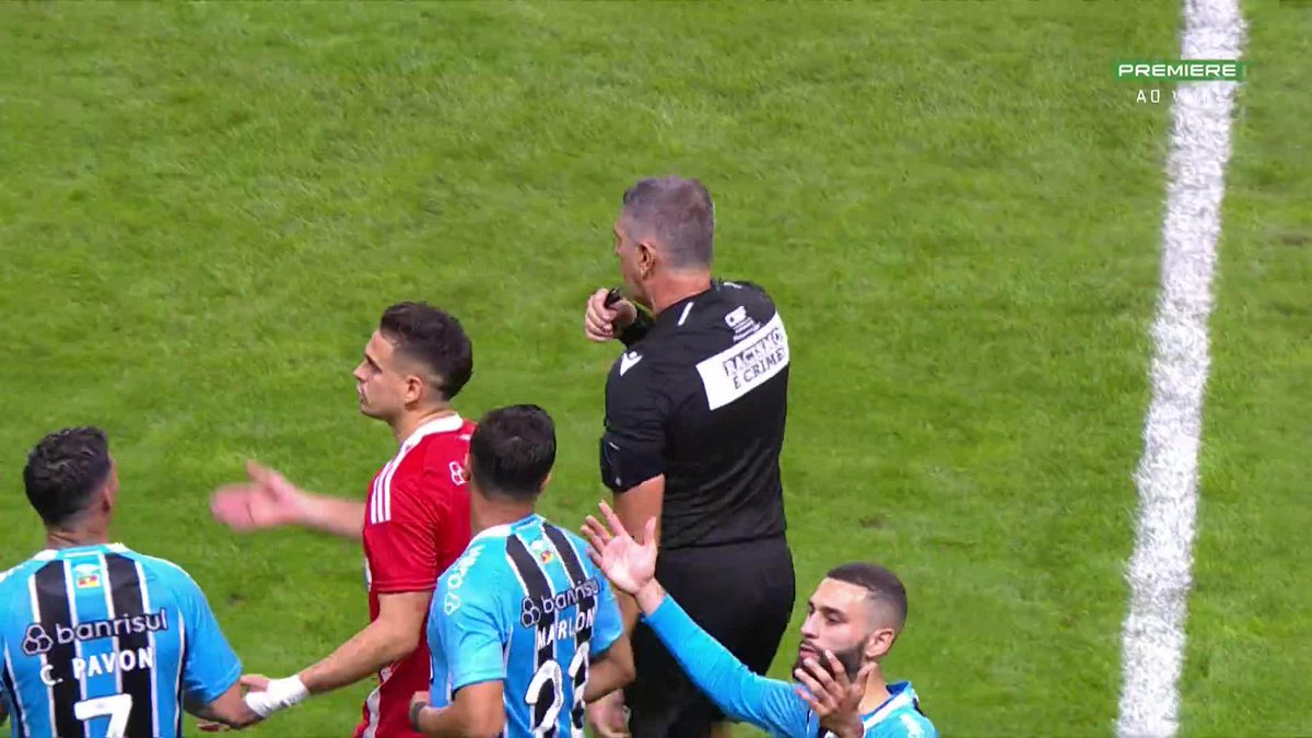 ⚠️🇵🇪🇧🇷 Atención al LLANTO de Erick Noriega en pleno Clásico Gaúcho, luego de COMETER DOS PENALES. Aún así Gremio terminó ganando 3-2. 🤯
