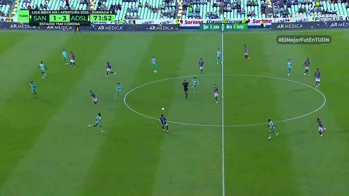 Las caras en el palco de Santos Laguna son un auténtico poema. Los Cuervos Negros de Nuevo Toledo en Torreón 🤣