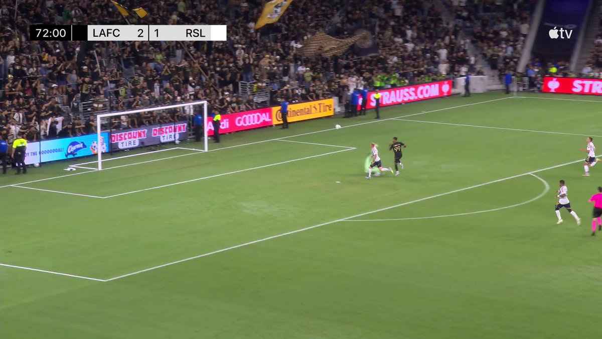 Bouanga chips the keeper to make it 3-1 💫 (via Major League Soccer)