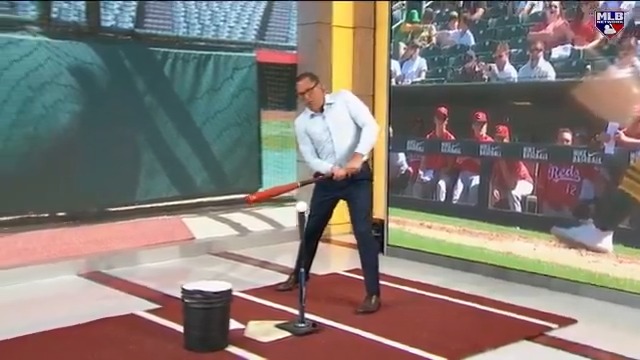 Nick Kurtz's ability to drive the ball the other way off left-handed pitchers is CRAZY 🤯 Mark DeRosa demonstrates some tee work for hitters to focus on when looking to stay behind the ball and hit to the opposite field.