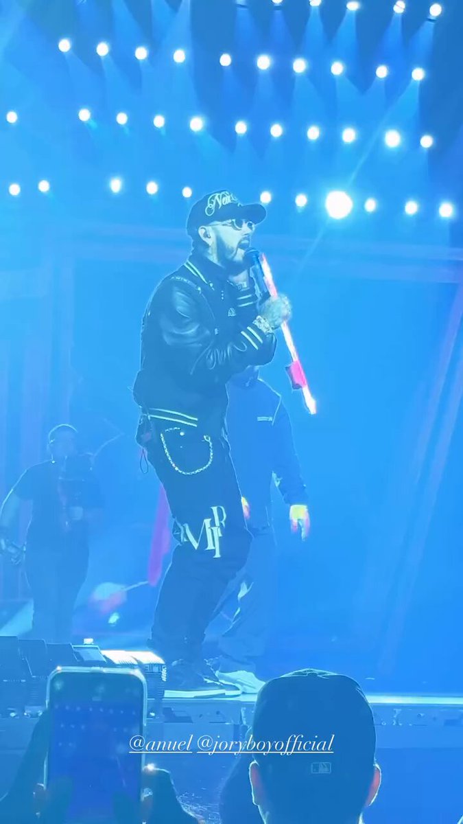 “La relación es más rica si es prohibida” 😈 Nacimos Pa Morir en vivo, primera vez en la historia 🔥 – Anuel x Jory Boy, Tampa, FL.