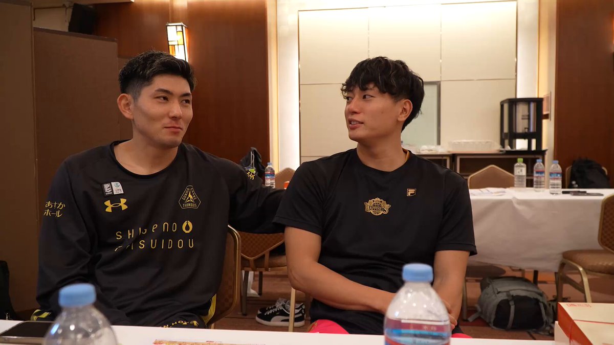 会見後には楽しそうに談笑する2人でした🗣️ #細川一輝 #菅原暉 #群馬クレインサンダーズ #Bリーグ #秋田ノーザンハピネッツ