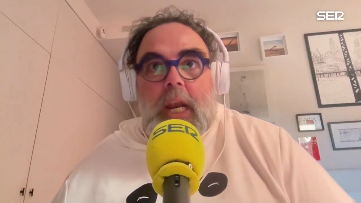🤣 "Me dio un premio el alcalde de Bildu. Lo que le faltaba a mi trayectoria era esto" 🏳️🌈 Bob Pop fue a Tafalla a recoger un Premio Laiak... y se encontró una kale borroka un tanto particular: "España se rompe" 📹 Vídeo: