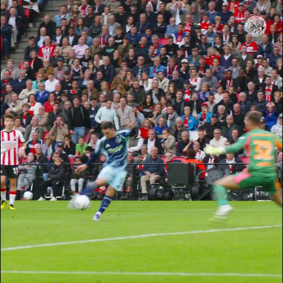 Oscar Gloukh's first goal for Ajax 👏