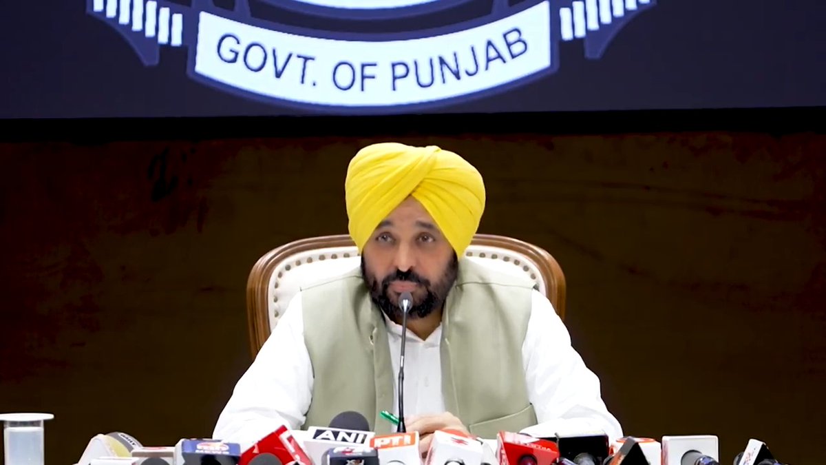 ਸੂਬੇ ਦੇ ਲੋਕਾਂ ਨੂੰ ਸਿਹਤ ਸੰਬੰਧੀ ਸਹੂਲਤਾਂ ਦੇਣ ਲਈ 10 ਲੱਖ ਰੁਪਏ ਦਾ ਮੁੱਖ ਮੰਤਰੀ ਹੈਲਥ ਕਾਰਡ ਜਾਰੀ ਕੀਤਾ ਜਾਵੇਗਾ। ਕੱਲ੍ਹ ਤੋਂ ਪਹਿਲੇ ਪੜਾਅ ਦੌਰਾਨ ਜ਼ਿਲ੍ਹਾ ਬਰਨਾਲਾ ਅਤੇ ਤਰਨਤਾਰਨ ਵਿੱਚ ਰਜਿਸਟ੍ਰੇਸ਼ਨ ਸ਼ੁਰੂ ਕੀਤੀ ਜਾਵੇਗੀ। ਇਸ ਹੈਲਥ ਕਾਰਡ ਦੇ ਤਹਿਤ ਪੰਜਾਬ ਦੇ ਹਰ ਇੱਕ ਵਾਸੀ ਨੂੰ ਮੁਫ਼ਤ ਅਤੇ ਚੰਗਾ ਇਲਾਜ ਮਿਲੇਗਾ। ---- राज्य के लोगों को स्वास्थ्य संबंधित सुविधाएं देने के लिए 10 लाख रुपये का मुख्यमंत्री स्वास्थ्य कार्ड जारी किया जाएगा। कल से पहले चरण में ज़िला बरनाला और तरनतारन में रजिस्ट्रेशन शुरू किया जाएगा। इस स्वास्थ्य कार्ड के तहत पंजाब के प्रत्येक नागरिक को मुफ़्त और बेहतर इलाज मिलेगा।