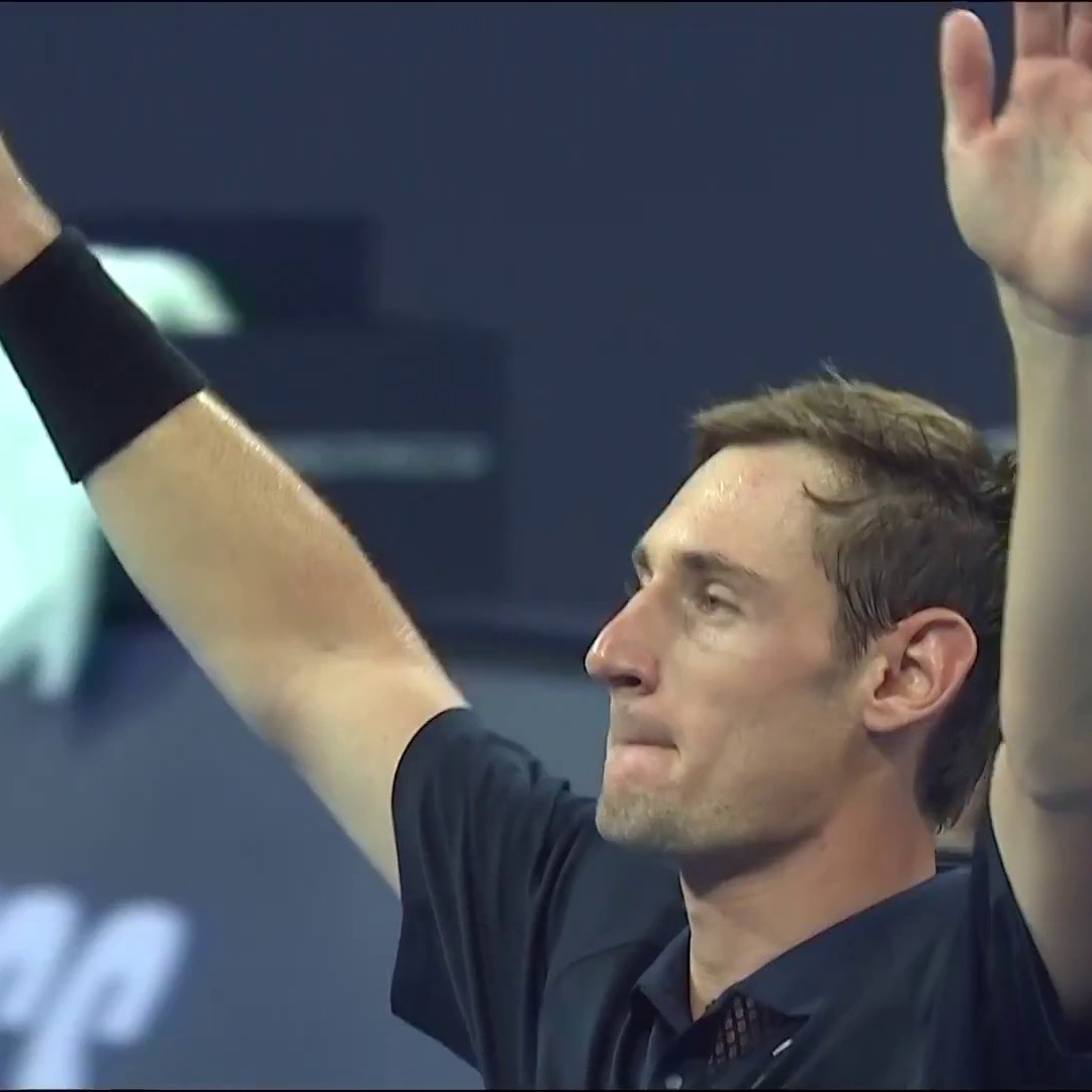 Première finale sur le circuit ATP pour Valentin Royer ! Le Français de 24 ans remporte la demie 100% 🇫🇷 face à Moutet (6-3, 6-2) et jouera le titre à Hangzhou 👏