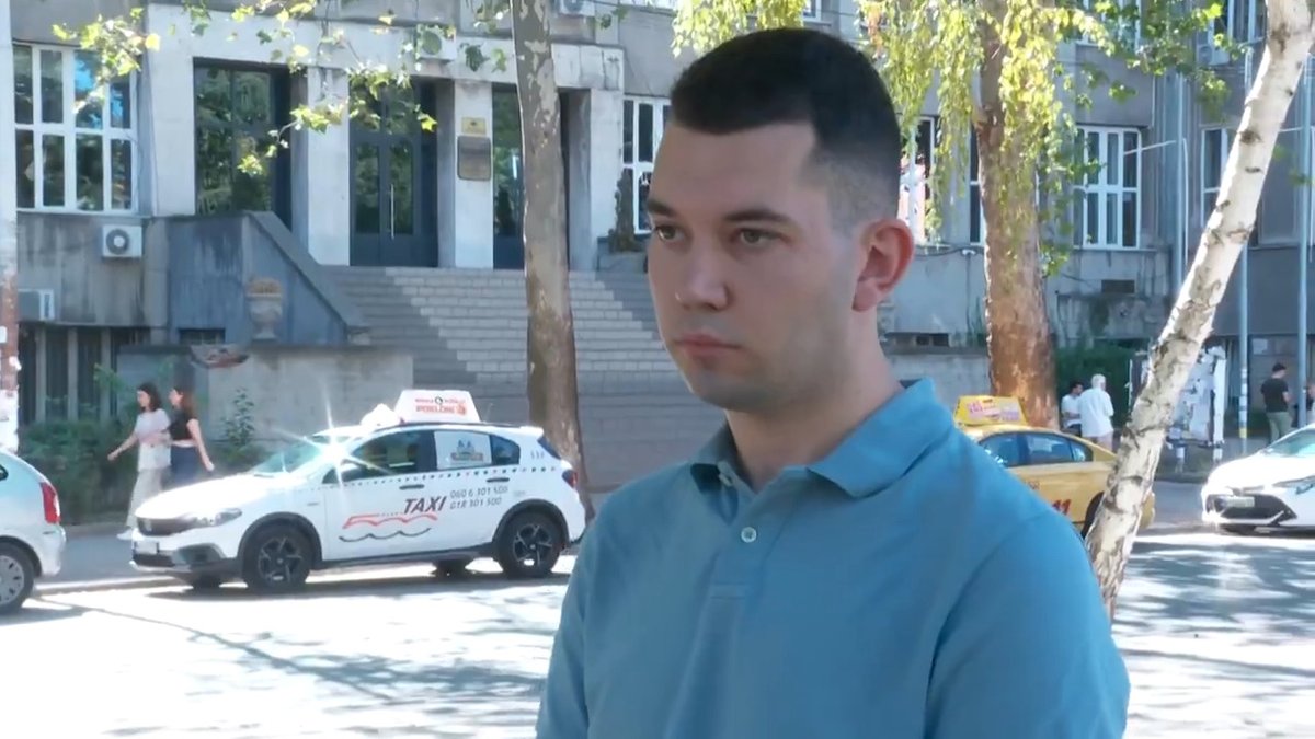 Student Mateja Nikolić kaže za da je nerazumno da se bivši ministri Goran Vesić i Tomislav Momirović nalaze na slobodi (nisu u zatvoru, već u kućnom pritvoru), dok se njegove kolege, studenti nalaze iza rešetaka Gordana Bjeletić