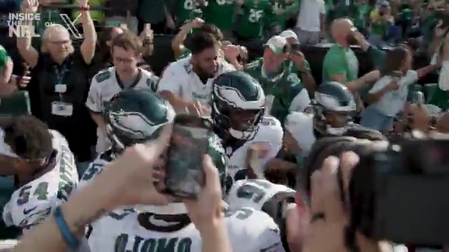 "FAT BOY TOUCHDOWN" ๐ญ The entire Philadelphia Eagles team was in awe of Jordan Davis' blocked field goal return. @InsideTheNFL Week 3 Mic'd Up on X