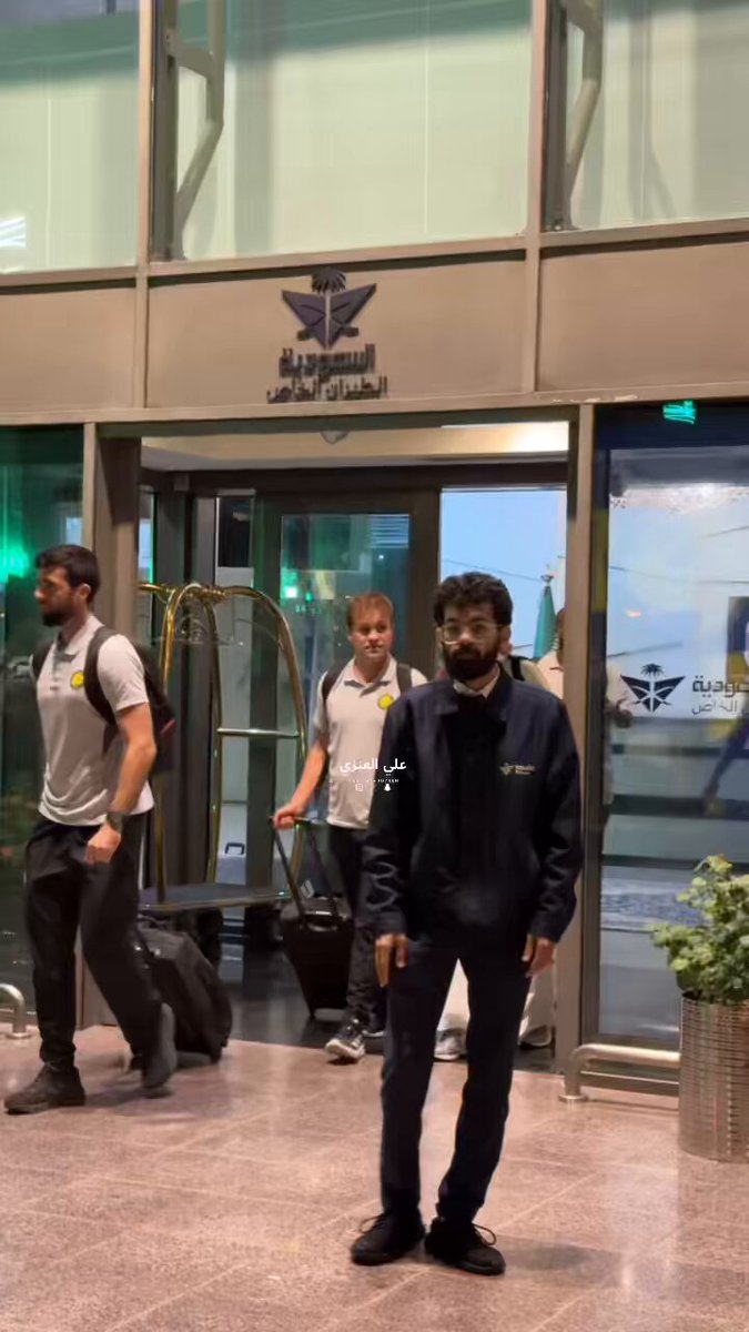 🚨🚨🚨🚨🚨 بـ قيادة كرستيانو رونالدو بعثة #النصر تصل إلى جدة لملاقاة جدة ، و الاتحاد في الكاس و الدوري خلال ٤ ايام .. كرستيانو يطلب من الجماهير الهدوء 😛🐐