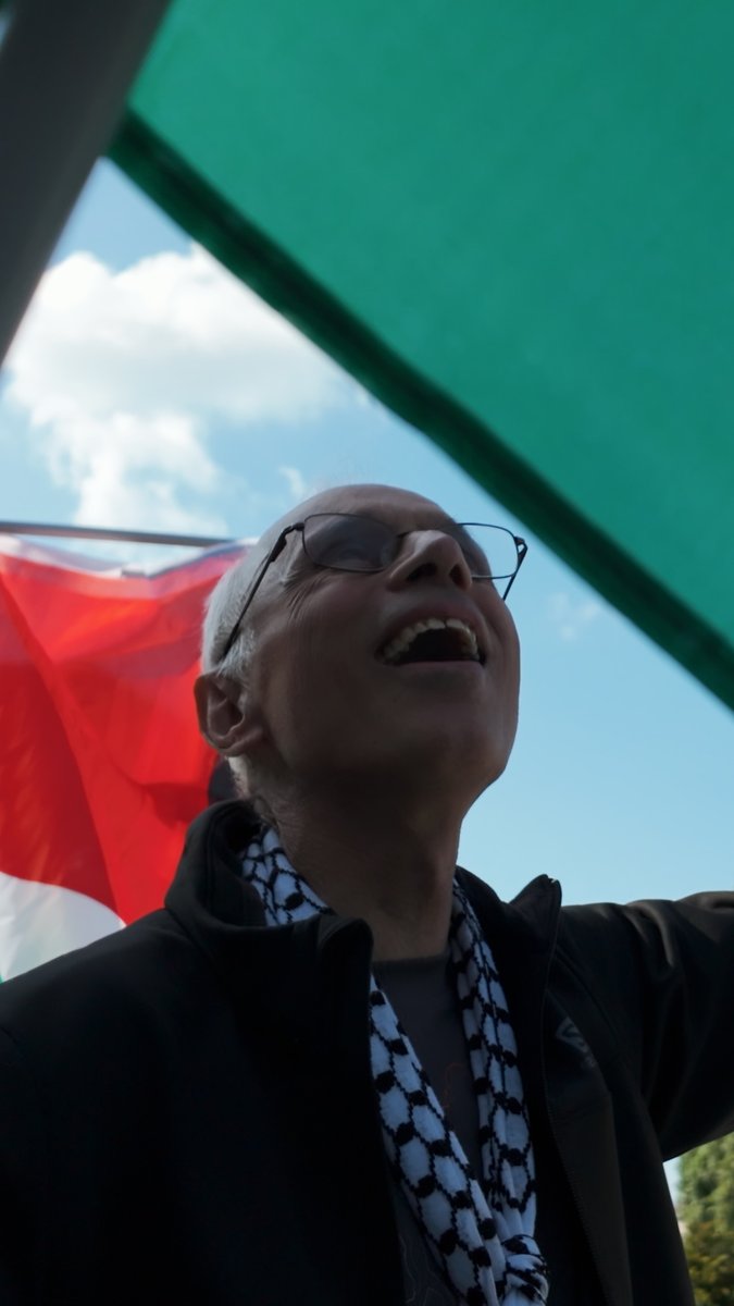 På frågan om aktivisterna hade något jobb möttes jag av hånskratt och ett tydligt: "Nej, inte alls". Inte förvånande – men desto mer talande för Sveriges förfall. Själv tvingas jag ge bort hälften av det jag tjänar till Skatteverket – pengar som i slutändan göder just dessa plågoandar. Bli prenumerant på (60 kr/månad), eller swisha ett bidrag till 123-697 89 69 – så kan jag fortsätta finansiera både mitt arbete och dessa bidragsparasiter.