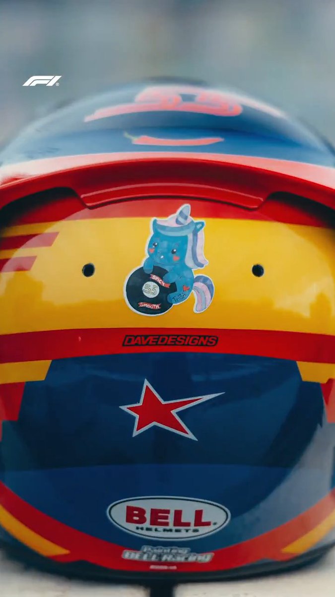 A mascot Carlos will surely never be able to take off! 😅🦄 #F1 #AzerbaijanGP