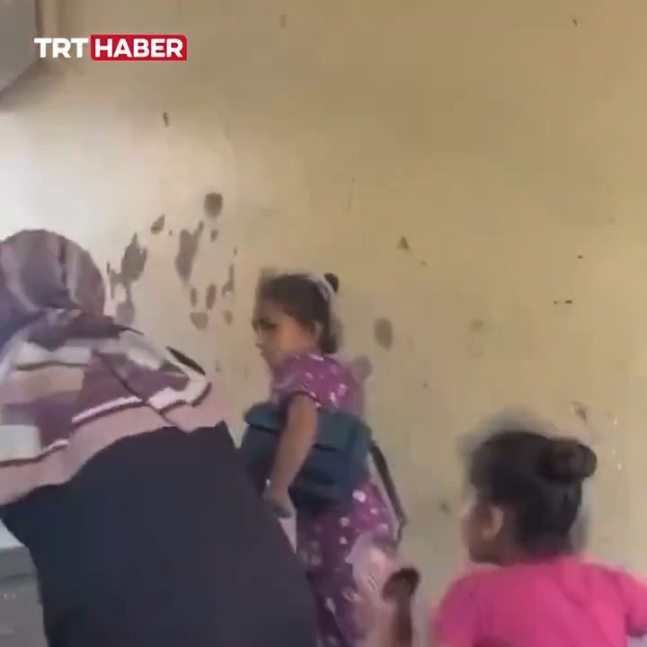 🔴İsrail, Gazze'de içinde çocukların da bulunduğu okulu vurdu.