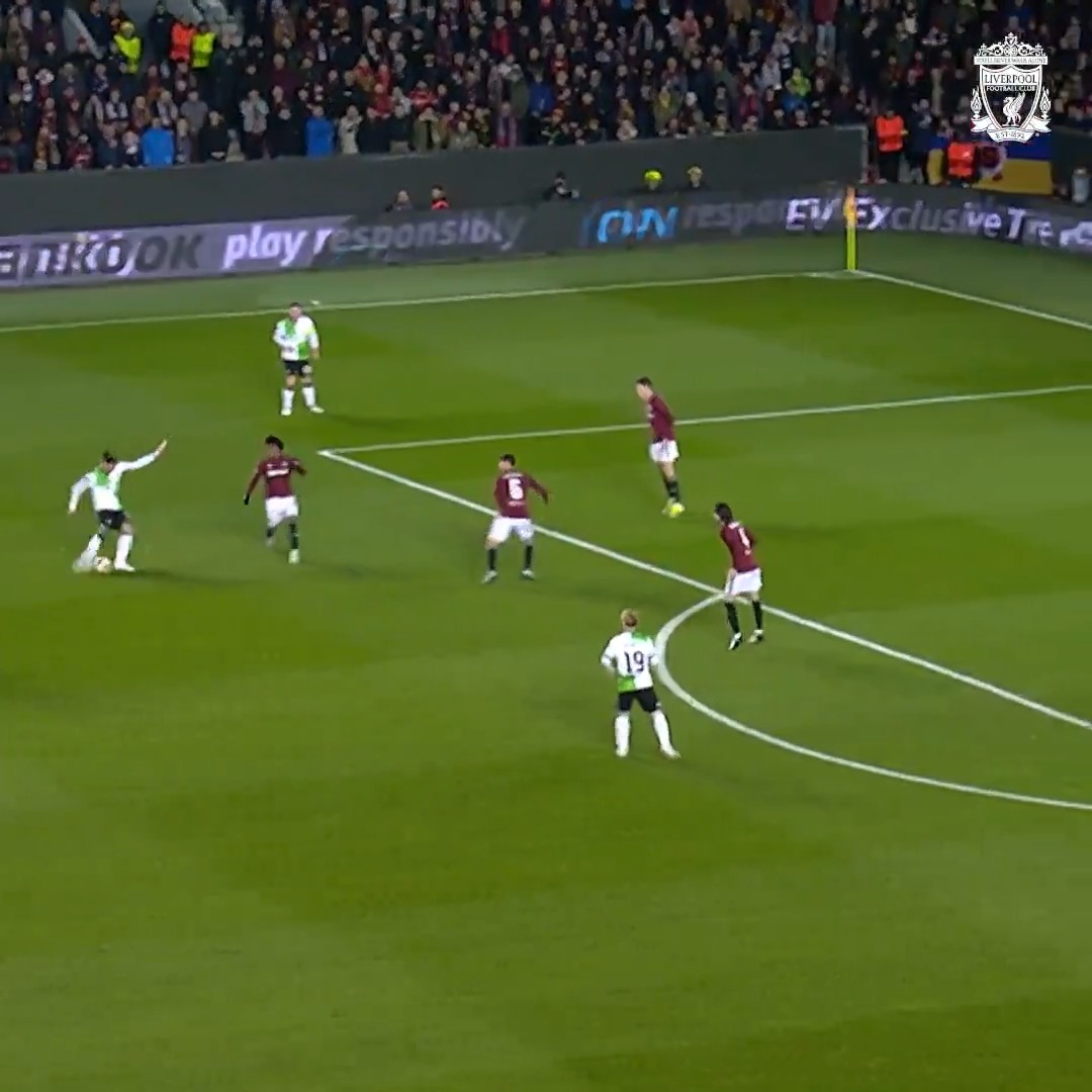 The keeper couldn't save it even if he wanted 😭