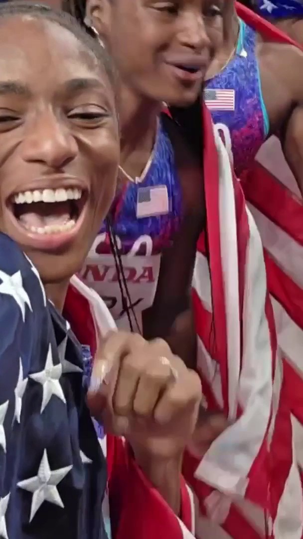 Melissa Jefferson-Wooden completes the trifecta at Worlds. 🥇🥇🥇 #WorldAthleticsChamps