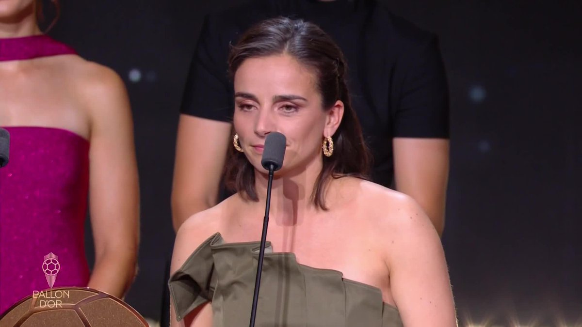 "Invest in women. Invest in women's sports. When we do that, all of us benefit." 👏 Arsenal Women's Renée Slegers with a strong reminder for the game and beyond.