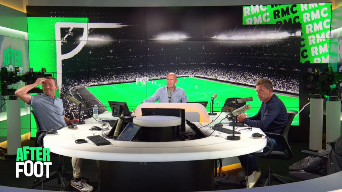 🏆 Daniel Riolo s'exprime sur l'influence et l'importance d’avoir un trio ou un quatuor stable au milieu de terrain pour qu’une équipe puisse marquer l’histoire.