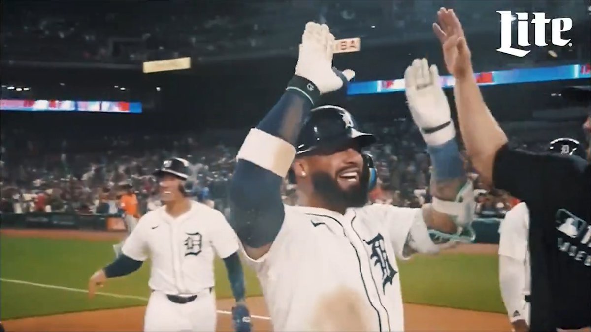 Get ready for Miller Lite Moments, where we look back at some of the best plays of the season so far with calls from our very own Carlos Guillén A., starting with Gleyber's walk-off walk vs. the Astros.