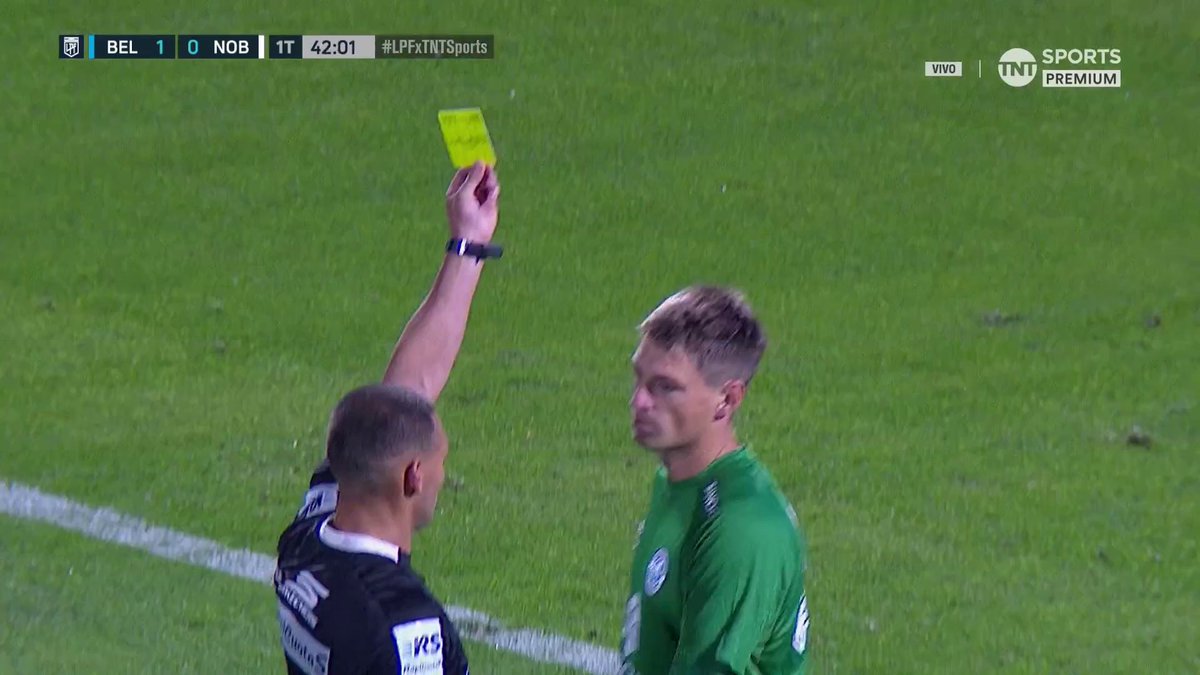 ❌ Antes de eso el árbitro ya había dado la orden y Benedetto no pateaba porque NO HABÍA ESCUCHADO EL SILBATO POR LOS SILBIDOS. INSÓLITO. 😳