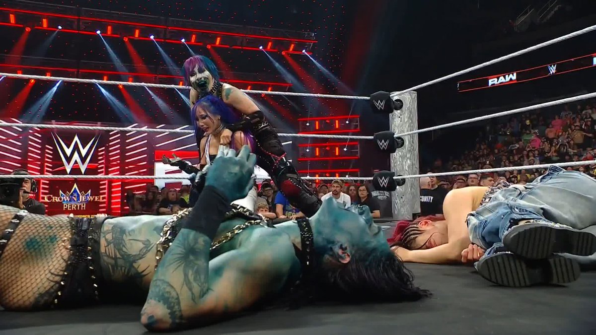 Asuka and Kairi, what have you done? 🫢 Rhea and IYO did NOT deserve this.