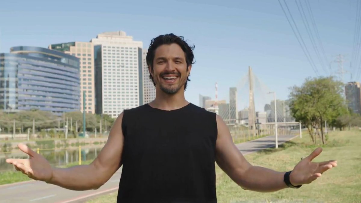 Romulo Estrela vai interpretar o investigador Paulinho na sua nova novela das 9, #TrêsGraças. E eu quero saber se você já anotou que amanhã tem a primeira chamada do novelão, hein? ✍️