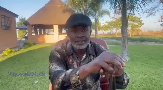 Squealer decided to use his own YouTube channel where he invited himself as a guest for an interview to blast VP General Chiwenga 😂😂😂. Hanzi Good Afternoon thank you for accepting our invite to come for this interview 😂😂😂. Jokes be writing themselves. Enjoy the money Squealer.