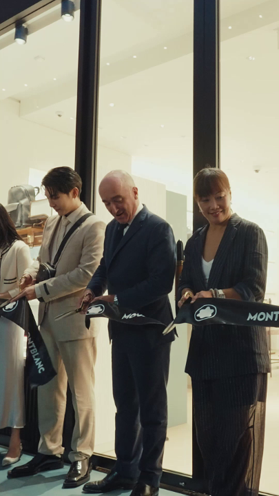The newly reimagined Montblanc flagship boutique has officially opened at #TheShoppesMBS along with special guests mewsuppasit and Bsumettikul joining us for an unforgettable store opening event. #MarinaBaySands #MewSuppasit #BibleWichapas