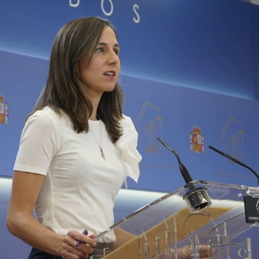 El antirracismo no es un pin, no es una chapa, es algo que se demuestra con hechos y con votos. Y hoy es el día de demostrar si estás con el antirracismo o si estás ayudando a que se extienda la agenda y el discurso de odio contra las personas migrantes.