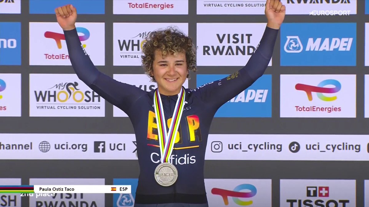 Paula Ostiz Taco, 18 años: ◾ Campeona de España (ruta) ◾ Campeona de Europa (CRI) ◾ Subcampeona del mundo en ruta ◾ Subcampeona del mundo de contrarreloj 🌟🇪🇸 Tenemos una estrella en ciernes. #Kigali2025