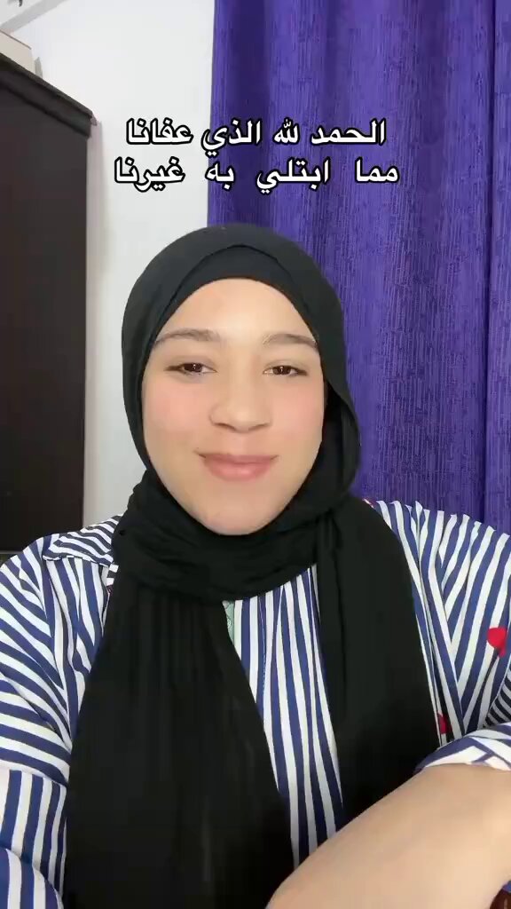 نحن فى زمن القابض فيه علي دينه كالقابض على الجمر فلما نصادف من يتكلم من فتياتنا المسلمات بهذه الطريقه⤵️فلا يسعنا إلا أن نقول... "يسلم اللى ربوكى يا شيخه "