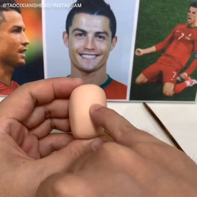 Cristiano Ronaldo AlNassr FC نادي النصر السعودي This Cristiano Ronaldo sculpture is so satisfying to watch 👏