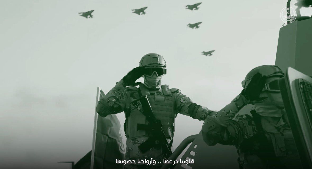 دونها دمنا نهديه فوق التراب .. والبحور بدمانا ينقلب لونها