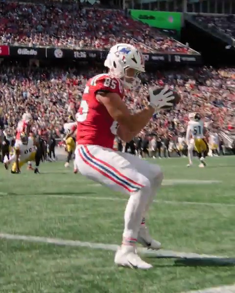 8️⃣5️⃣ with a two-score Sunday. Hunter Henry | #NEPats