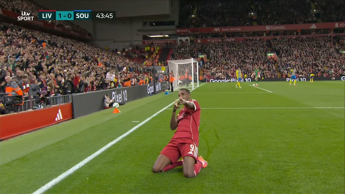 ALEXANDER ISAK HAS HIS FIRST GOAL FOR LIVERPOOL! 🔴⚽️