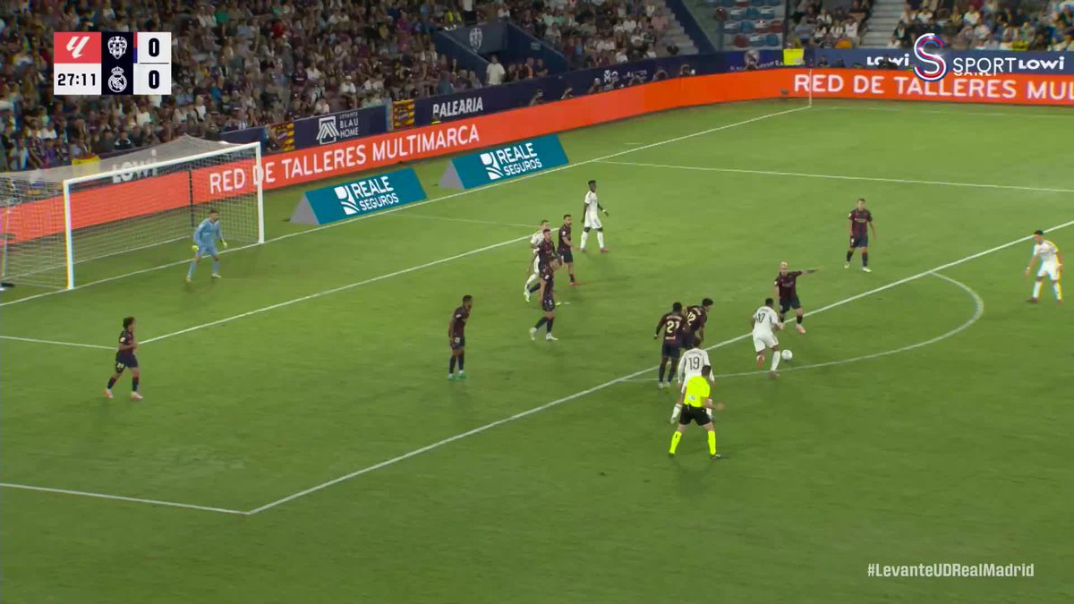 Vinicius Junior sağ ayağının dışıyla enfes trivela golü attı. 💥