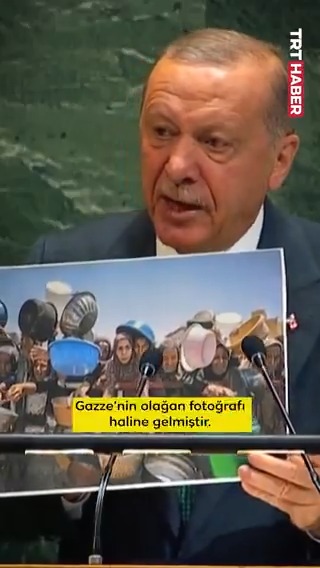 Cumhurbaşkanı Erdoğan, BM Genel Kurulu'nda İsrail'in soykırımı altındaki Filistinlilerin sesi oldu. 📌"Gazze'deki durum insanlığın dip noktasıdır. Bu barbarlığa sesini yükseltmeyen, tavır almayan herkes, bu vahşetin sorumluluğuna ortaktır" #PalestinesVoiceErdogan