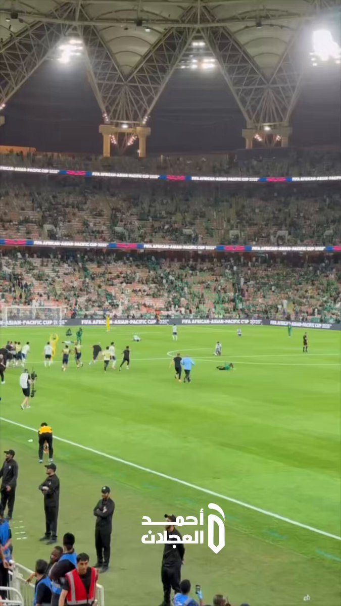 🎥 | لحظة اطلاق الحكم صافرته معلناً "بيراميدز" بطلاً للقارات الثلاث ! #الأهلي_بيراميدز