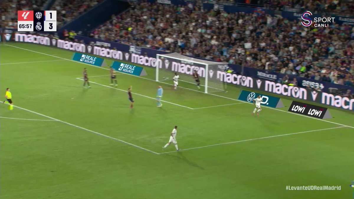 🇹🇷 Arda Güler, Kylian Mbappe'ye ayağının dışıyla asist yaptı.
