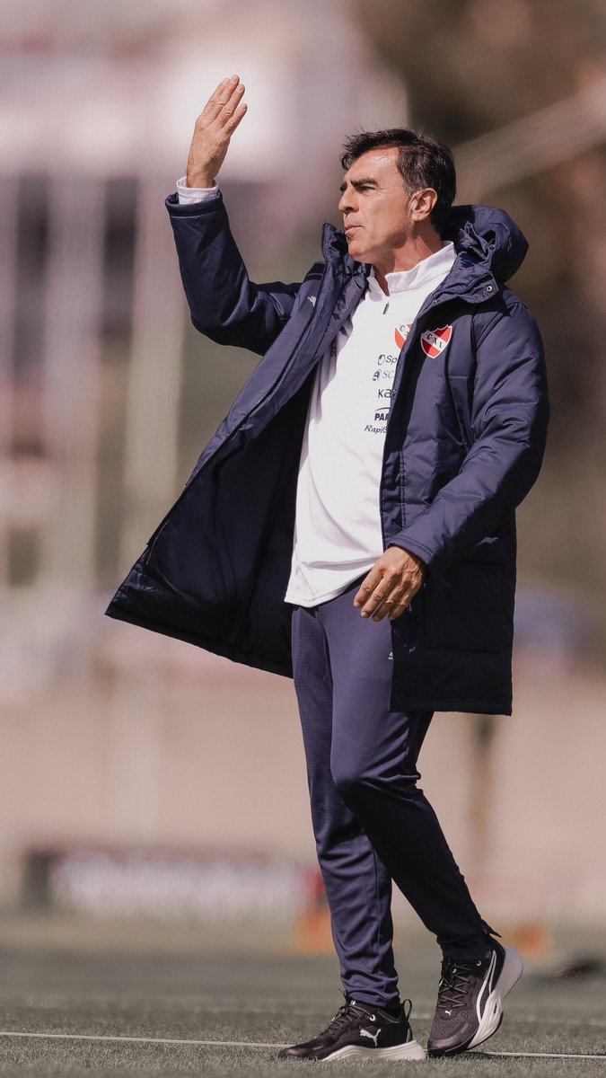 Primer entrenamiento bajo las órdenes de Gustavo Quinteros. #TodoRojo 🔴